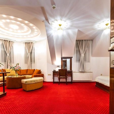 Garni Hotel Royal Crown Суботица Экстерьер фото