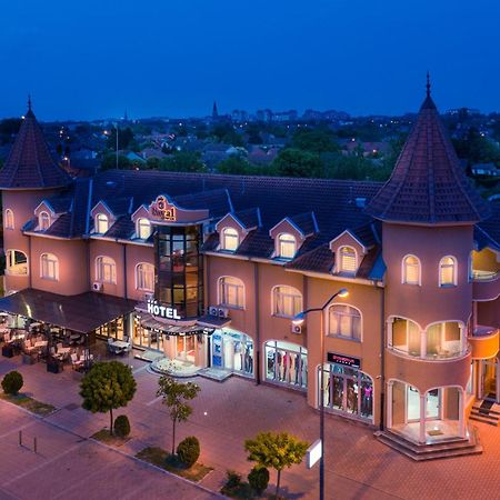 Garni Hotel Royal Crown Суботица Экстерьер фото