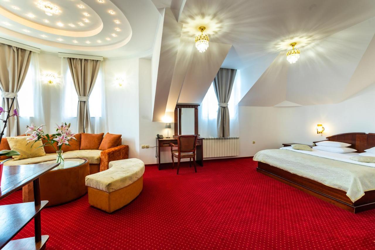 Garni Hotel Royal Crown Суботица Экстерьер фото